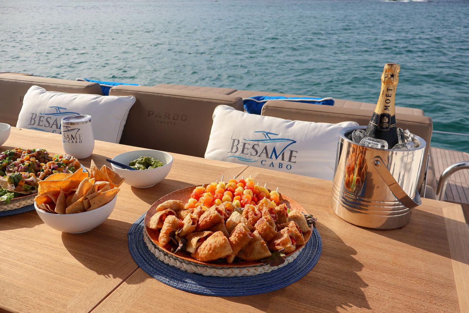 Bésame Cabo food and champagne
